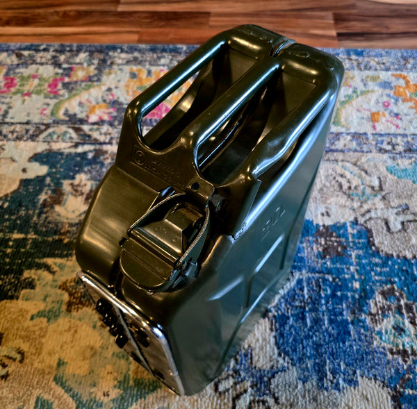 Amplisonic V8 T.A.N.K. 20 - Jerry Can - Gas Tank Amp - Green - Rechargeable - 20-Watts