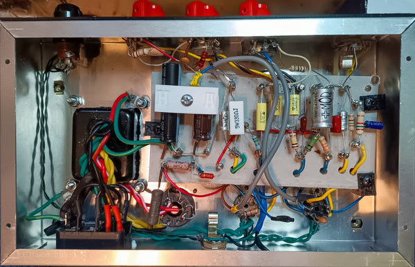 Hunter Amplifiers - Stingray - 4-watt Tube Combo - 8" Speaker - Red Snakeskin