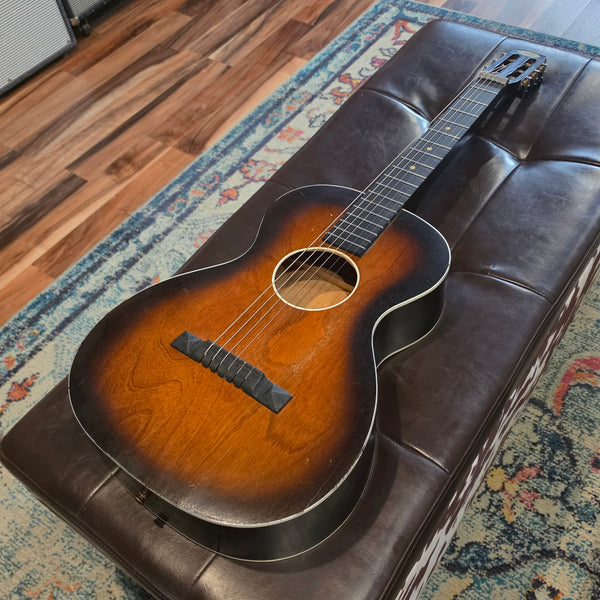 1944 Oahu -Student Prince - Model 100K6604 - Square Neck Hawaiian Guitar - Regal Built - w/Case