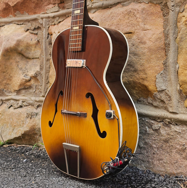 1958 Harmony H39 Hollywood - Electric Archtop - w/Case