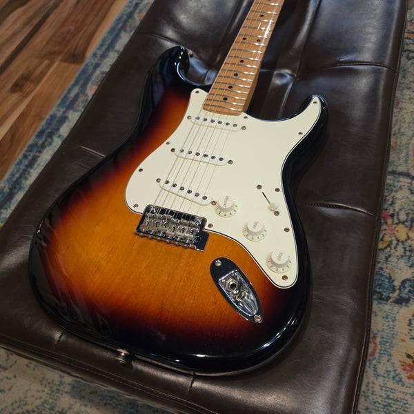 2018 Fender Player Series Stratocaster - Maple Neck - MIM - 3-Tone Sunburst