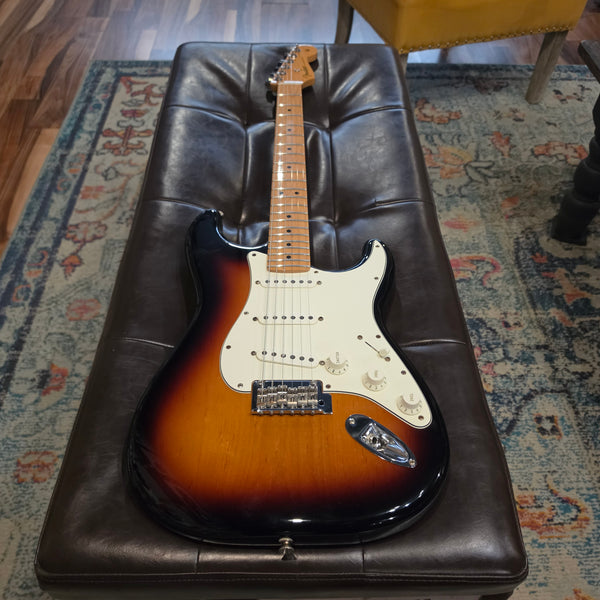 2018 Fender Player Series Stratocaster - Maple Neck - MIM - 3-Tone Sunburst