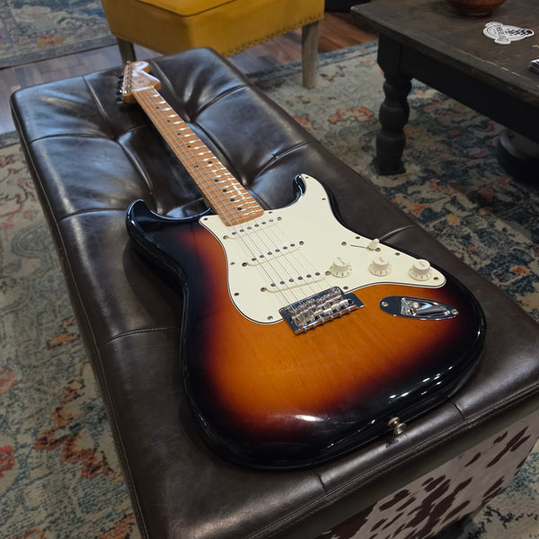 2018 Fender Player Series Stratocaster - Maple Neck - MIM - 3-Tone Sunburst