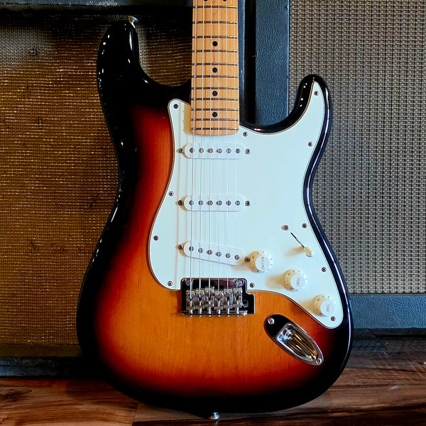 2018 Fender Player Series Stratocaster - Maple Neck - MIM - 3-Tone Sunburst