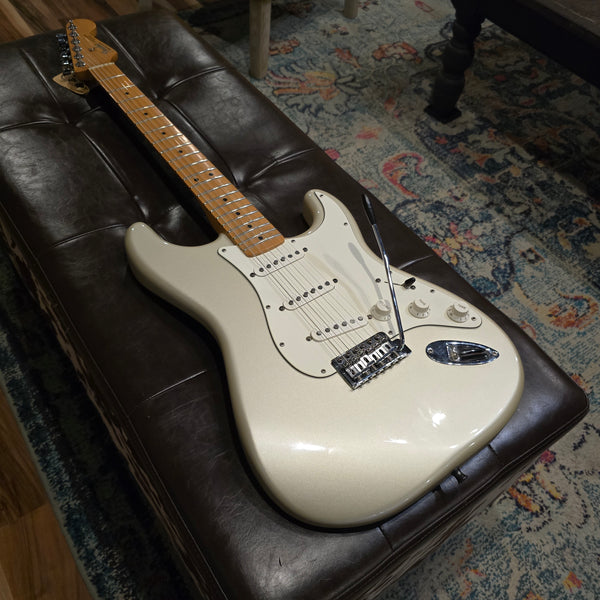 2005 2006 Fender 60th Diamond Anniversary Standard Strat - Blizzard Pearl - w/ Gig Bag