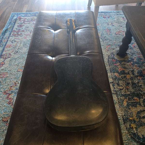 1981 Willie Nelson Graphic Novelty Carnival Toy Guitar