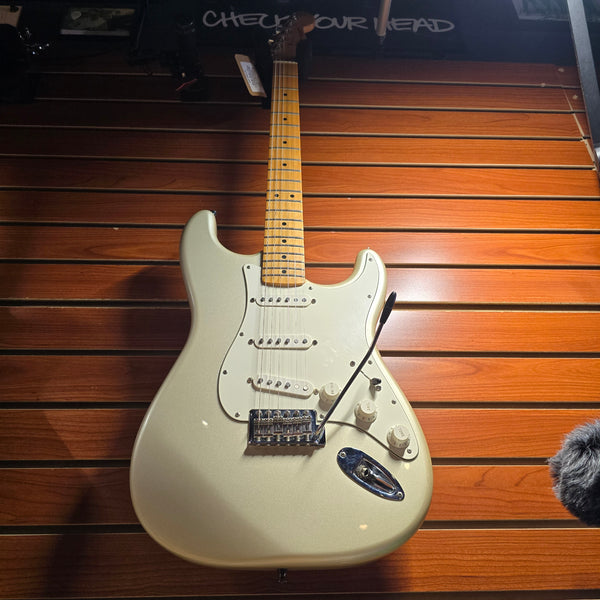 2005 2006 Fender 60th Diamond Anniversary Standard Strat - Blizzard Pearl - w/ Gig Bag