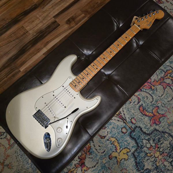 2005 2006 Fender 60th Diamond Anniversary Standard Strat - Blizzard Pearl - w/ Gig Bag
