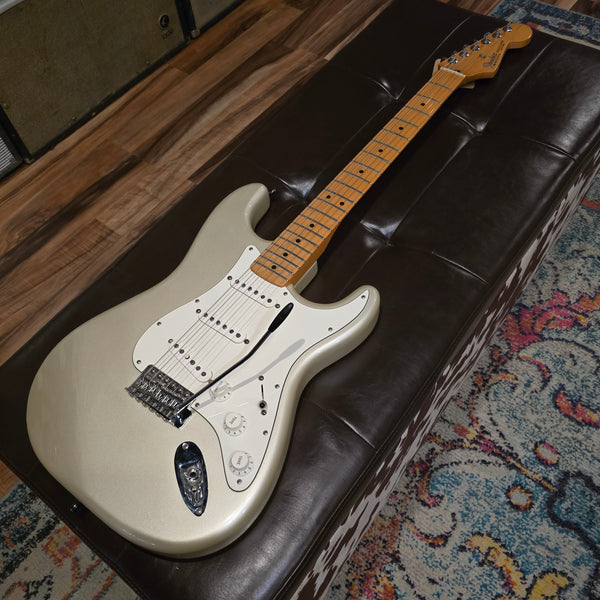 2005 2006 Fender 60th Diamond Anniversary Standard Strat - Blizzard Pearl - w/ Gig Bag