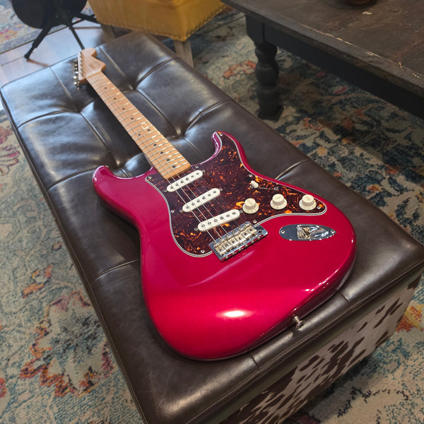 1996 Fender Jimmie Vaughn Tex Mex Stratocaster - MIM - Candy Apple Red - w/Hardshell Case