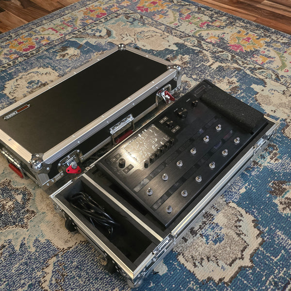 Line 6 Helix Floor Processor Pedal w/Road Case + Packaging
