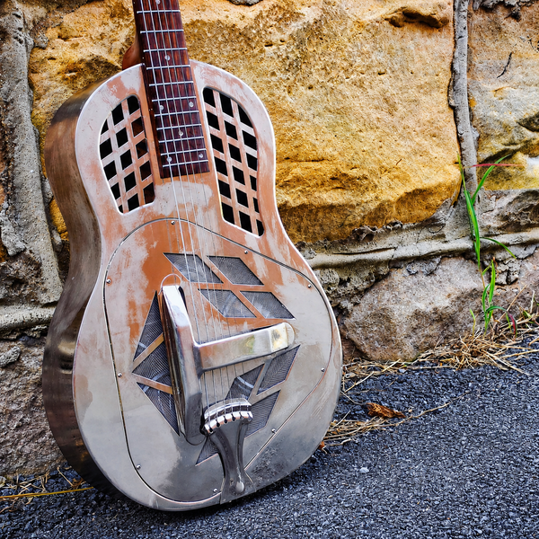2000 Johnson Amistar JM991 Tricone Resonator - w/Case