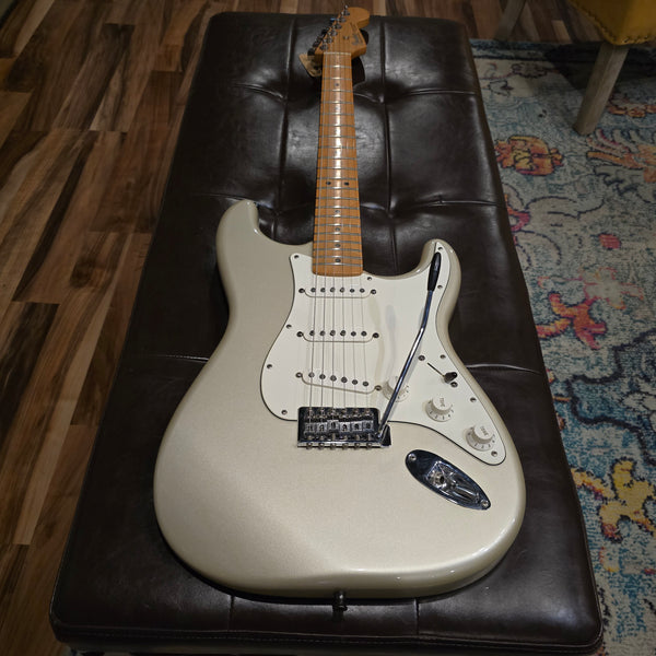 2005 2006 Fender 60th Diamond Anniversary Standard Strat - Blizzard Pearl - w/ Gig Bag