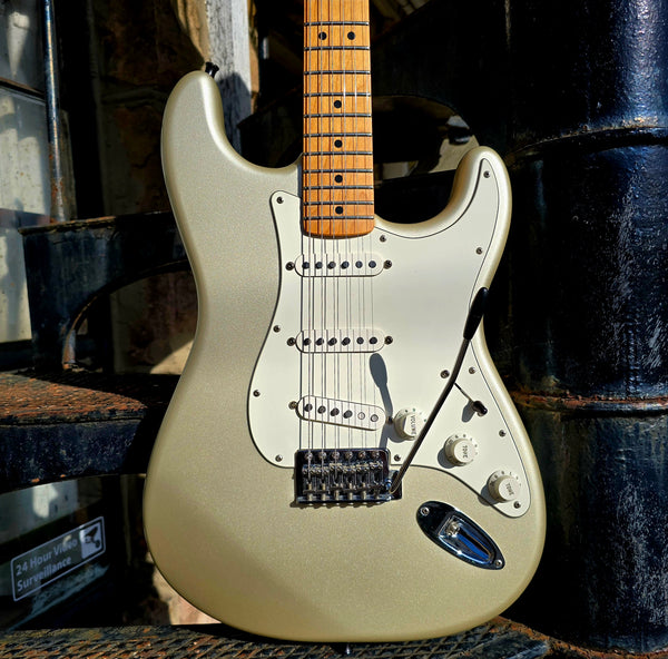 2005 2006 Fender 60th Diamond Anniversary Standard Strat - Blizzard Pearl - w/ Gig Bag