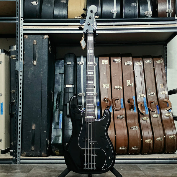 2023 Fender - Duff McKagen Signature - Deluxe Precision Bass - Black - w/Gig Bag