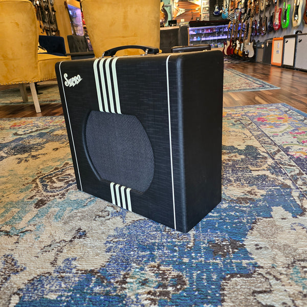 Used Supro Delta King 12 Tube Combo Amp - Black and White