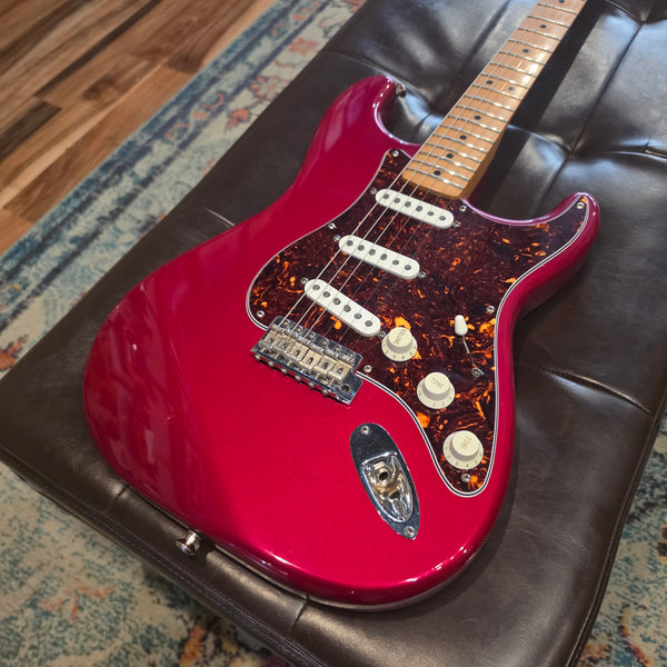 1996 Fender Jimmie Vaughn Tex Mex Stratocaster - MIM - Candy Apple Red - w/Hardshell Case