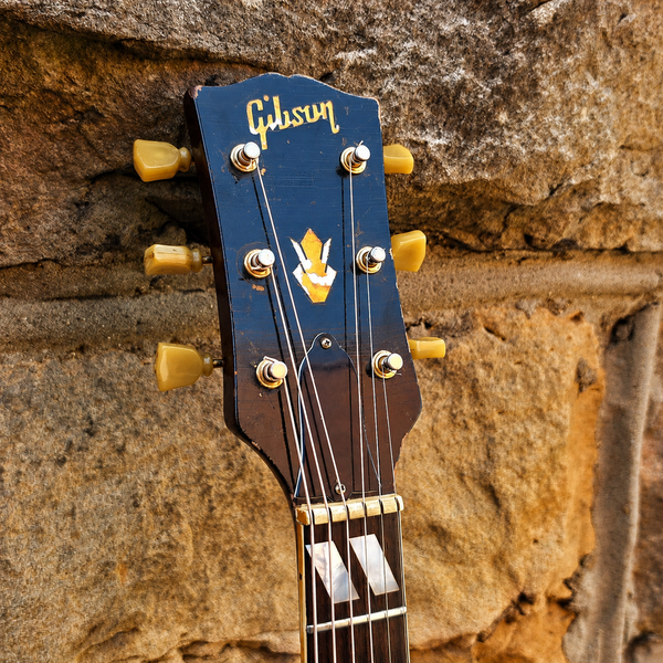 1968 Gibson Hummingbird - w/Hardshell Case